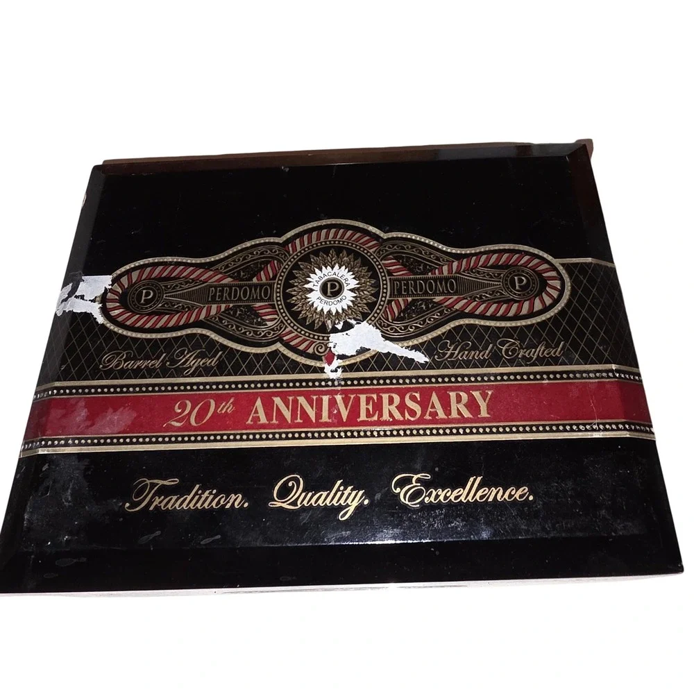 Collection of 6 Wooden Cigar Boxes Cohiba, Romeo y Julieta,Perdomo Primo del Rey